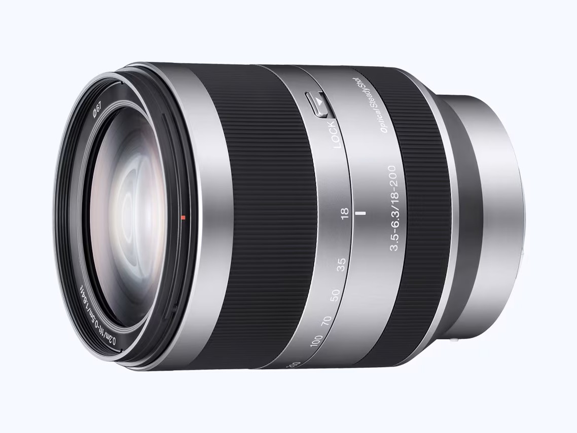 Sony E 18–200 mm F3.5–6.3 OSS